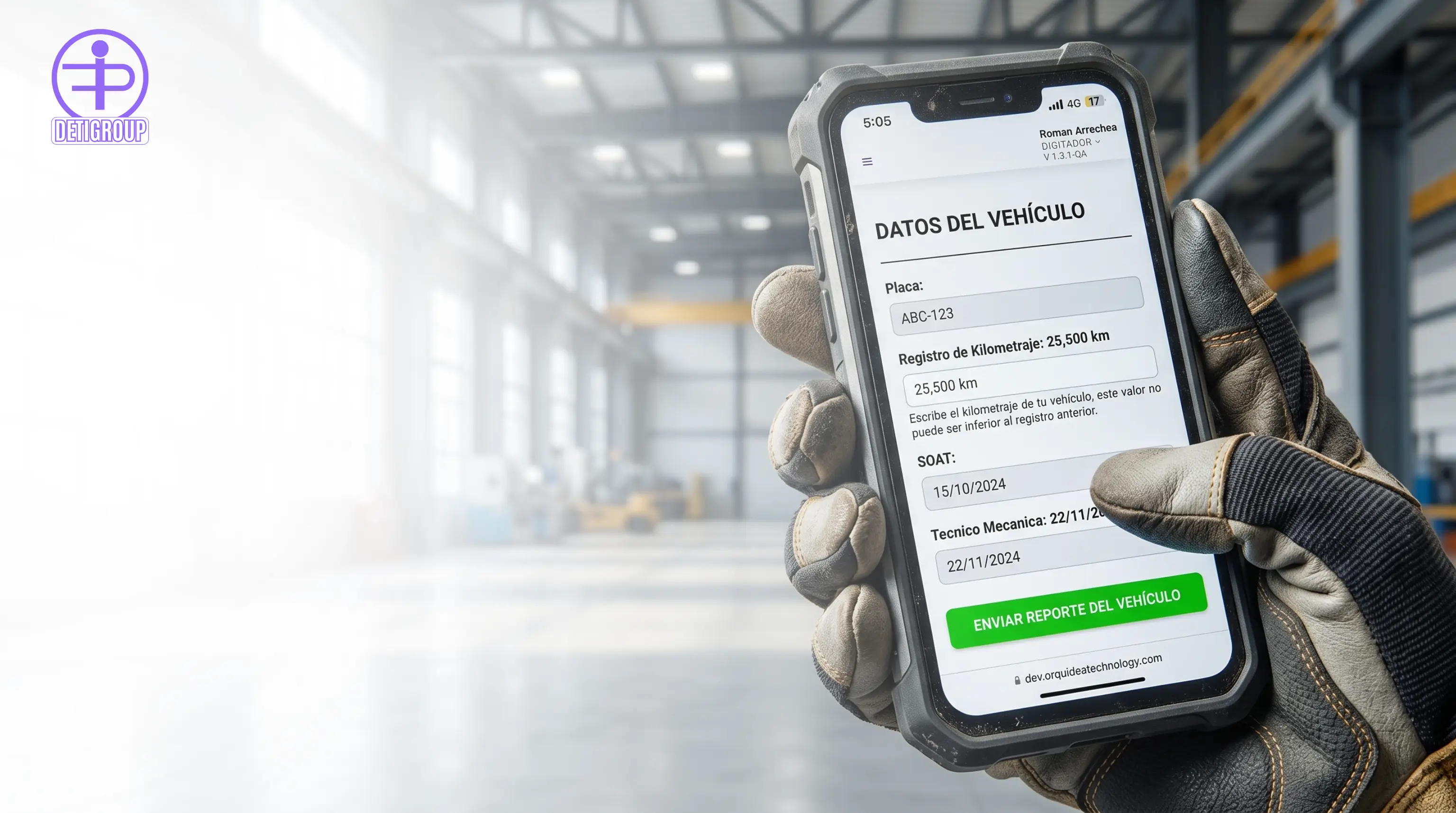 Trabajador de logística usando tecnología móvil avanzada para SST